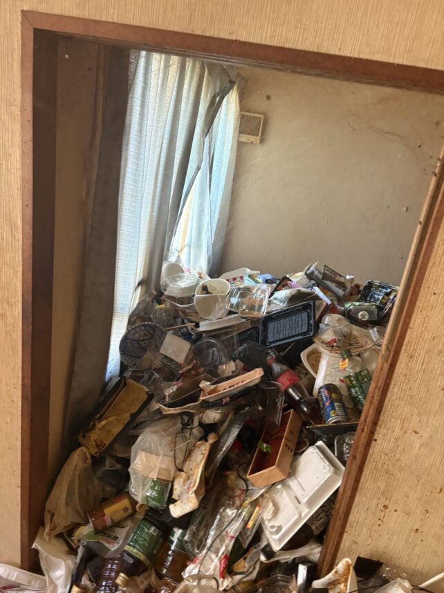 管理会社様からのご依頼で、退去にともなう1LDKのお部屋の残置物回収を行いました。