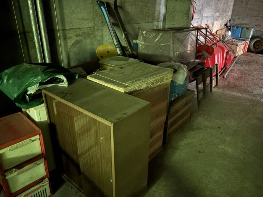 運び出し困難な大型家具も。東区のマンション地下から、一気にスッキリ解決！